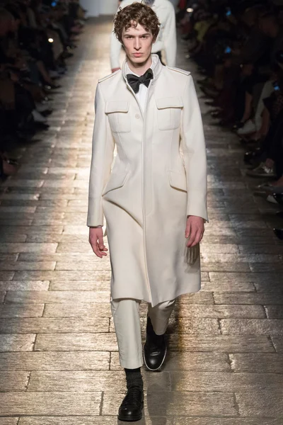 Look 44